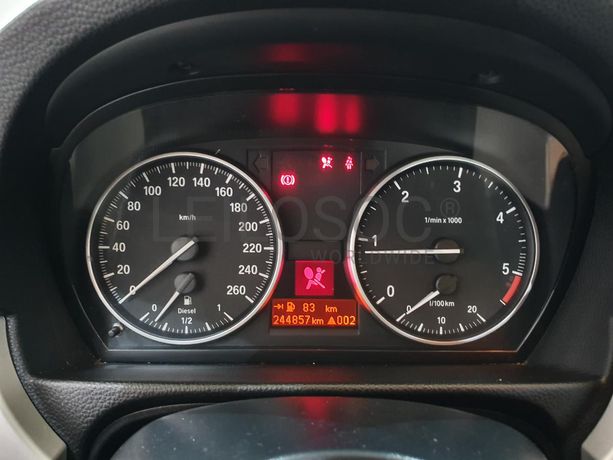 BMW 318D · Ano 2010