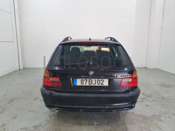 BMW 320D Touring · Ano 2002