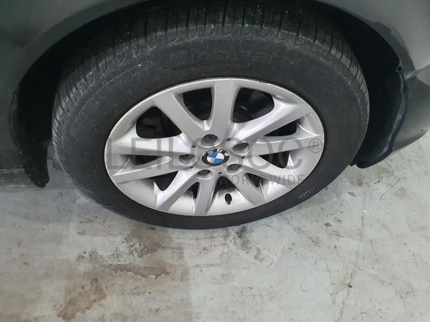 BMW 320D Touring · Ano 2002